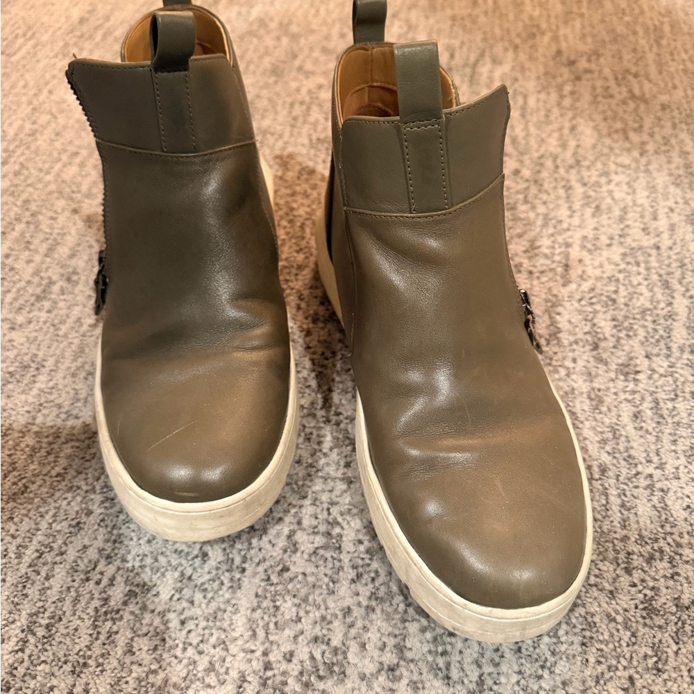 Women’s Olive Vionic Ankle Boots with camo detail on back